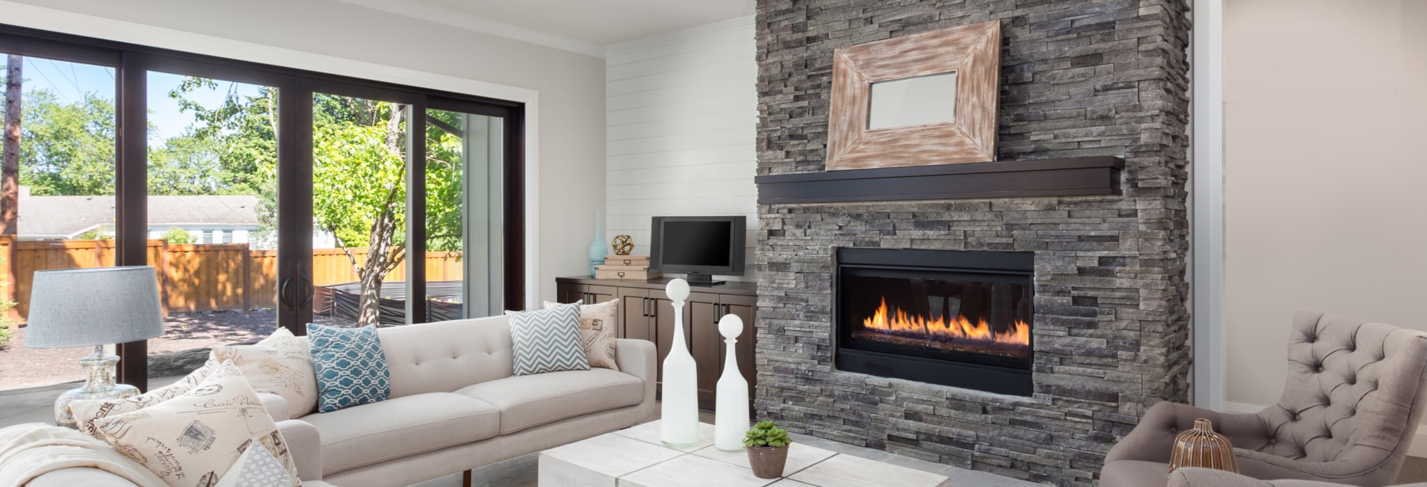 Indoor gas fireplace